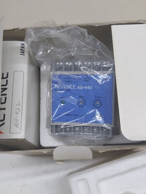 Keyence AS-440-10 AND AH-422 Amplifier & SENSOR  NEW IN BOX MAKE OFFER 
