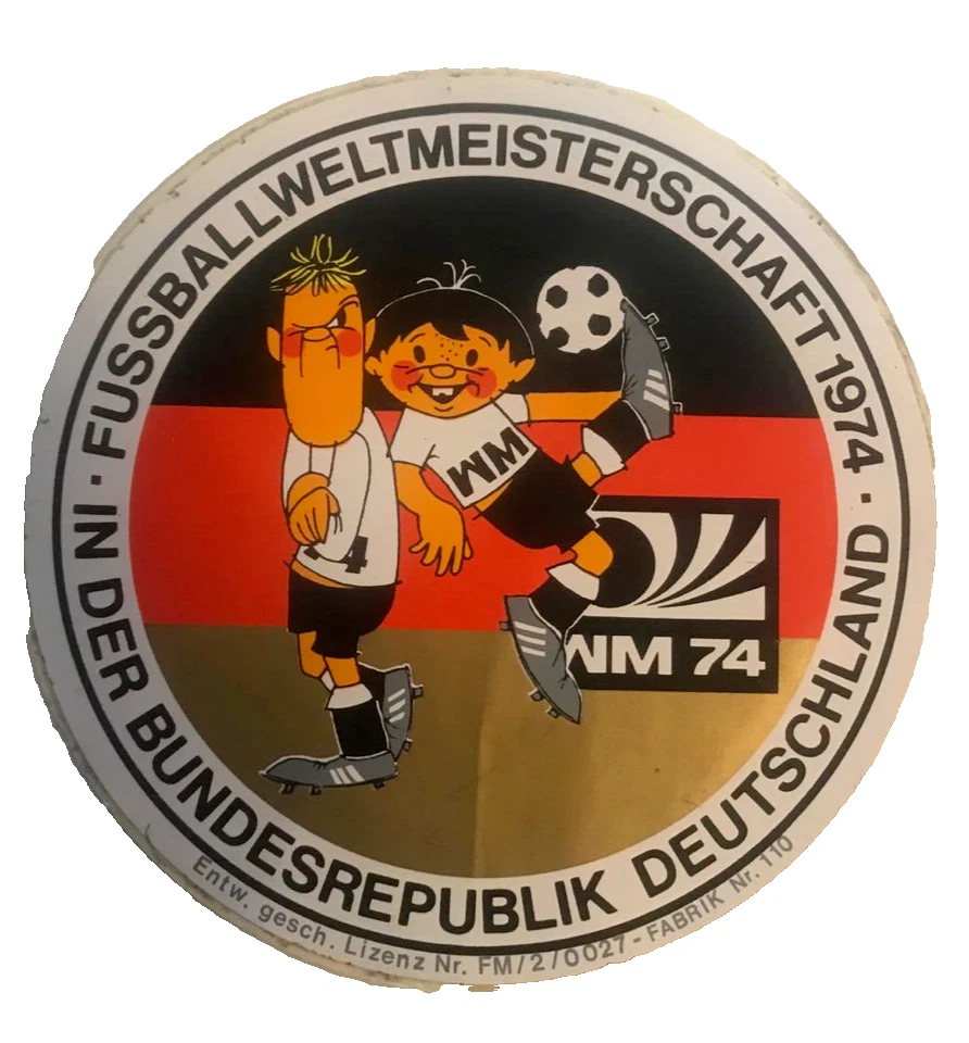 2 X Fußball Aufkleber FIFA WM 1974 DFB Lizensierter original Sticker rund - Bild 2 von 3