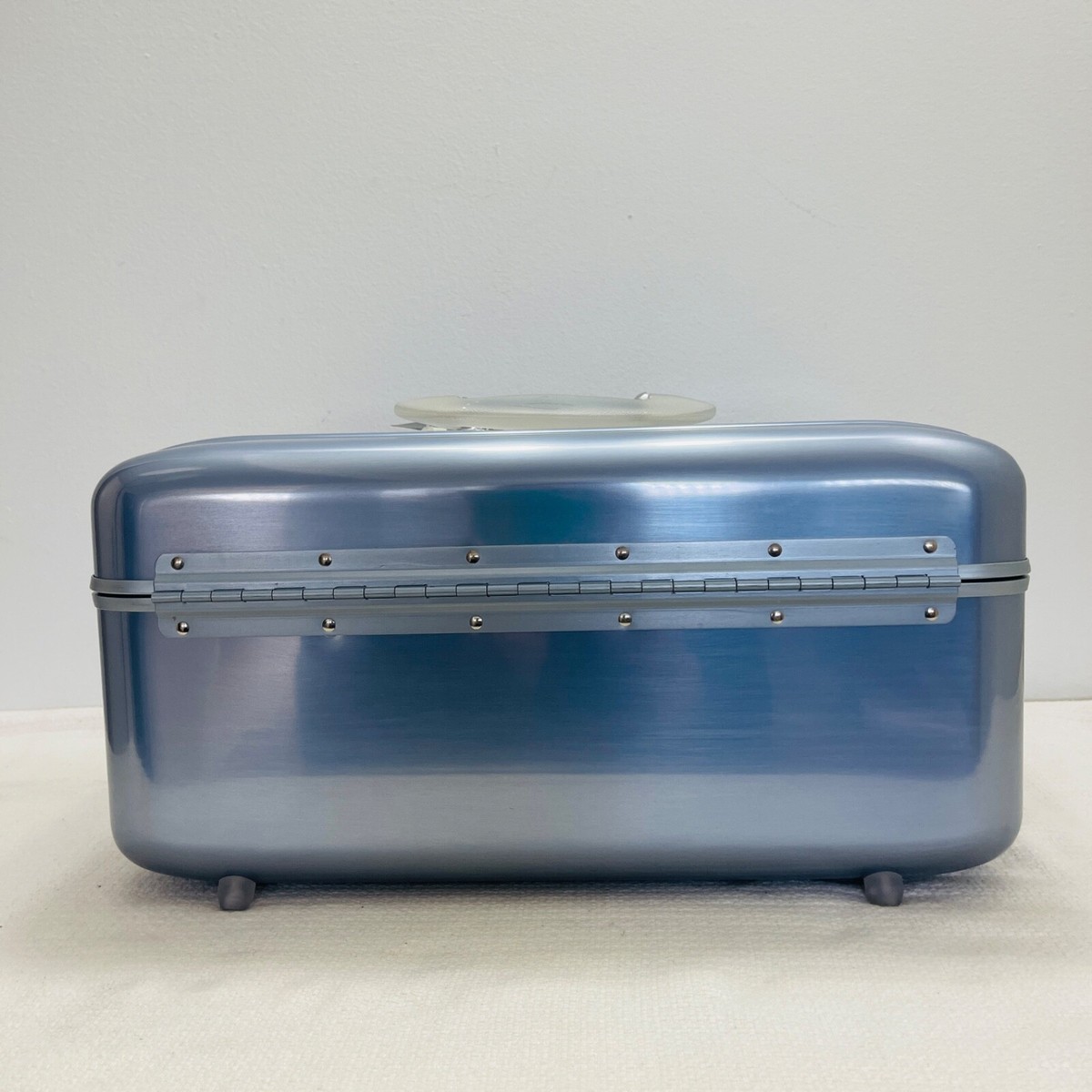 NEW Old Stock Zero Halliburton Aluminum Cosmetic / Vanity NEW Old Stock Zero Halliburton Aluminum Cosmetic / Vanity