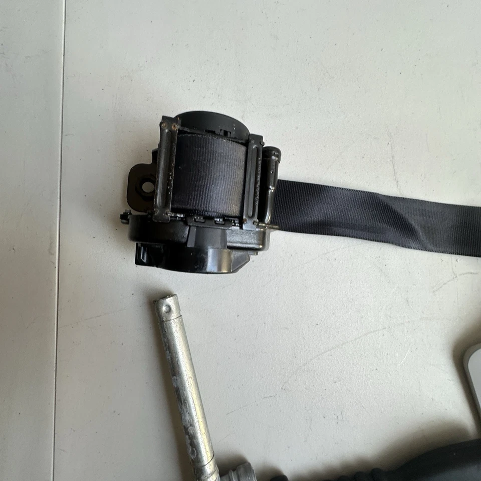 Kia Sorento 2016 2017 2018 2019 2020 cinturón de seguridad delantero derecho/hebilla OEM NEGRO Foto 3 de 4