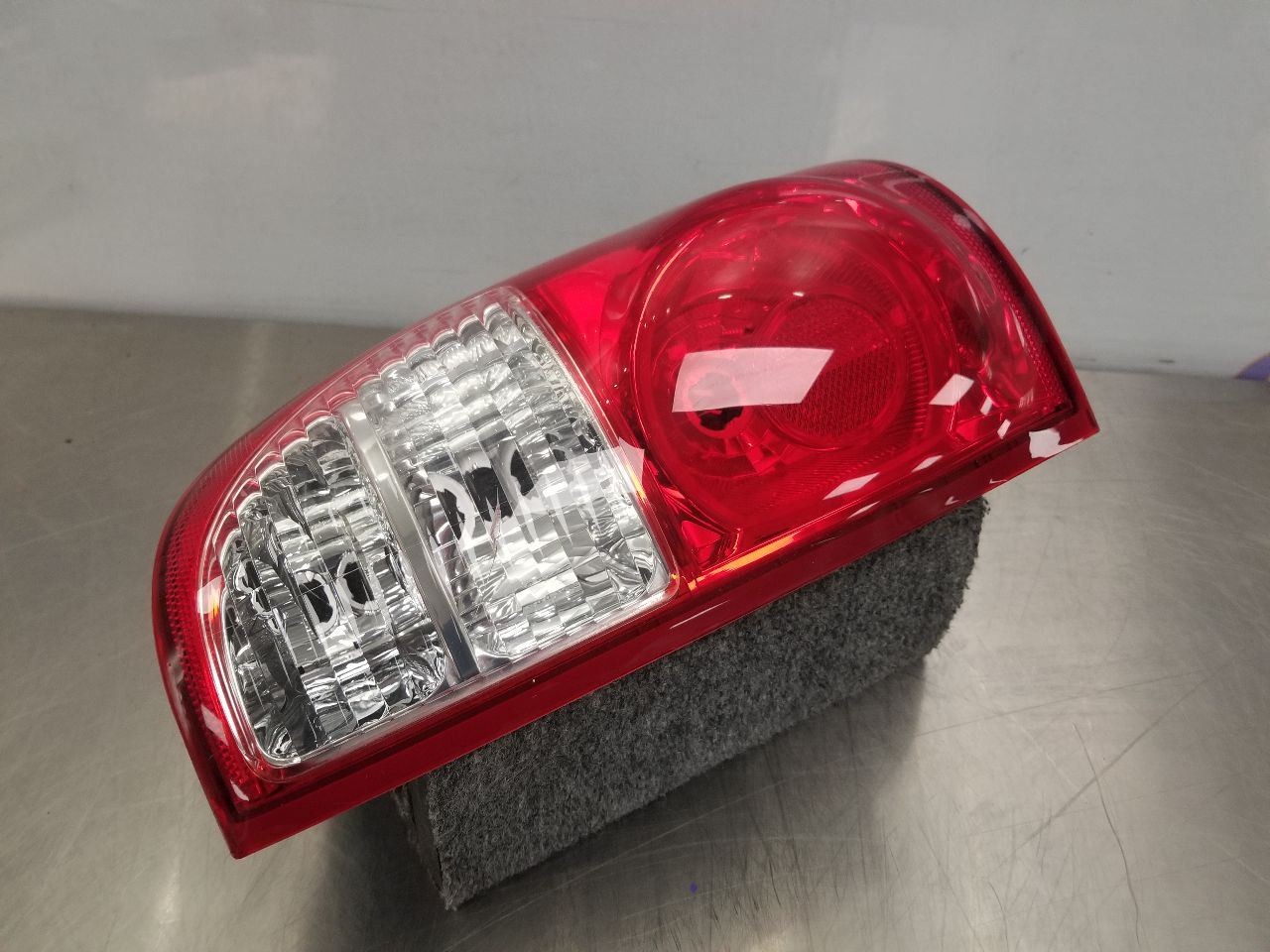 06 2006 TOYOTA TUNDRA SR5 QUARTER PANEL MOUNTED TAIL LAMP RIGHT PASSENGER