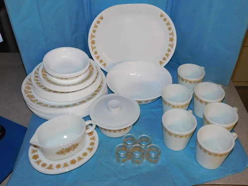 VINTAGE CORELLE/PYREX LIVINGWARE GOLD BUTTERFLY PATTERN 46 PC SET