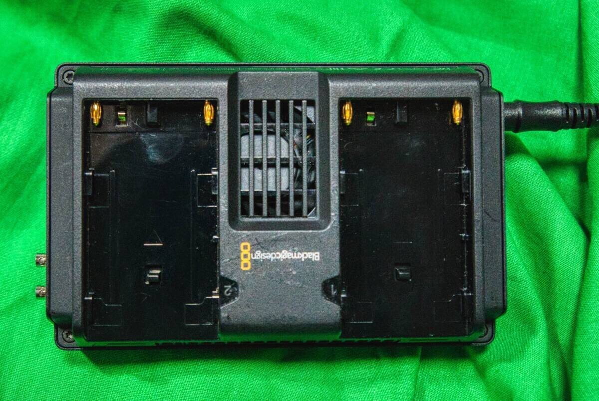 Blackmagic Design Video Assist 5 Inch 3G - 1080p HDMI/SDI Blackmagic Design Video Assist 5 Inch 3G - 1080p HDMI/SDI