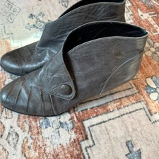 EVCRYBODY Stylish Gray Leather Ankle Boots by S.Z moda size 39