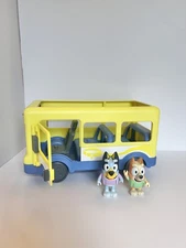 Bluey School Adventure Bus Toy Yellow 2018 Chunky Chimp w/ Bluey & Bingo Figures