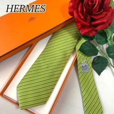 HERMES New Unused Neck Tie Green Geometric 100 Silk Made in France New Unused