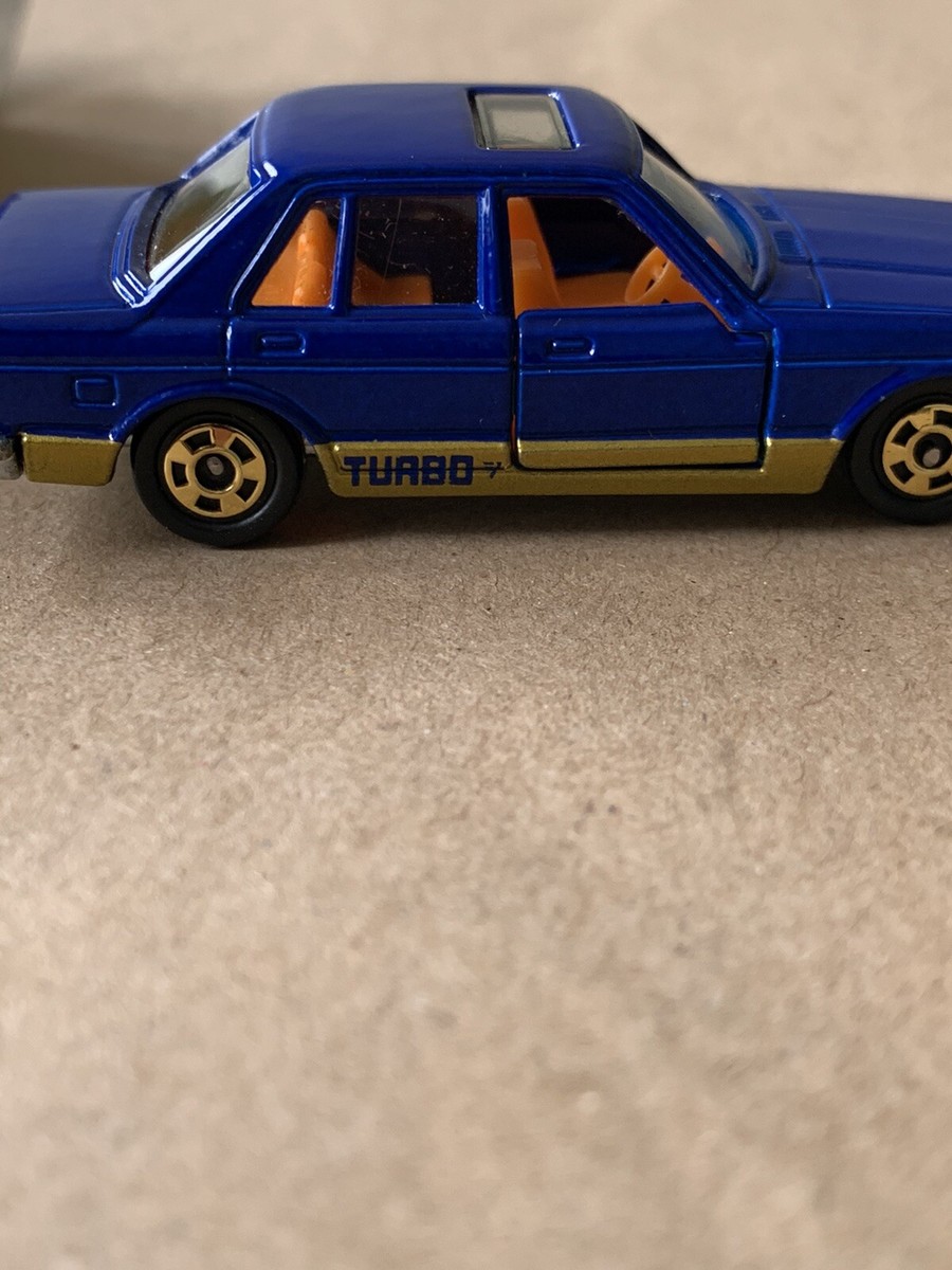VERY RARE VINTAGE TOMY TOMICA 17 1/64 NISSAN BLUEBIRD 1800