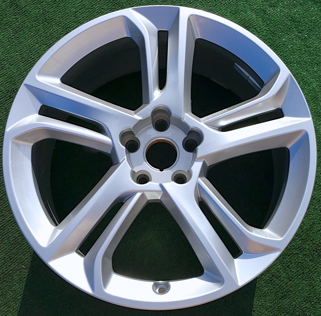 ブルーノロード20 2×8 USED ホイールは純正ボロへ交換です。 即購入