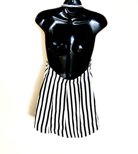 Camicia Fashion Nova con fiocco senza spalline schiena aperta a righe bianca e nera taglia S - Foto 2 di 3