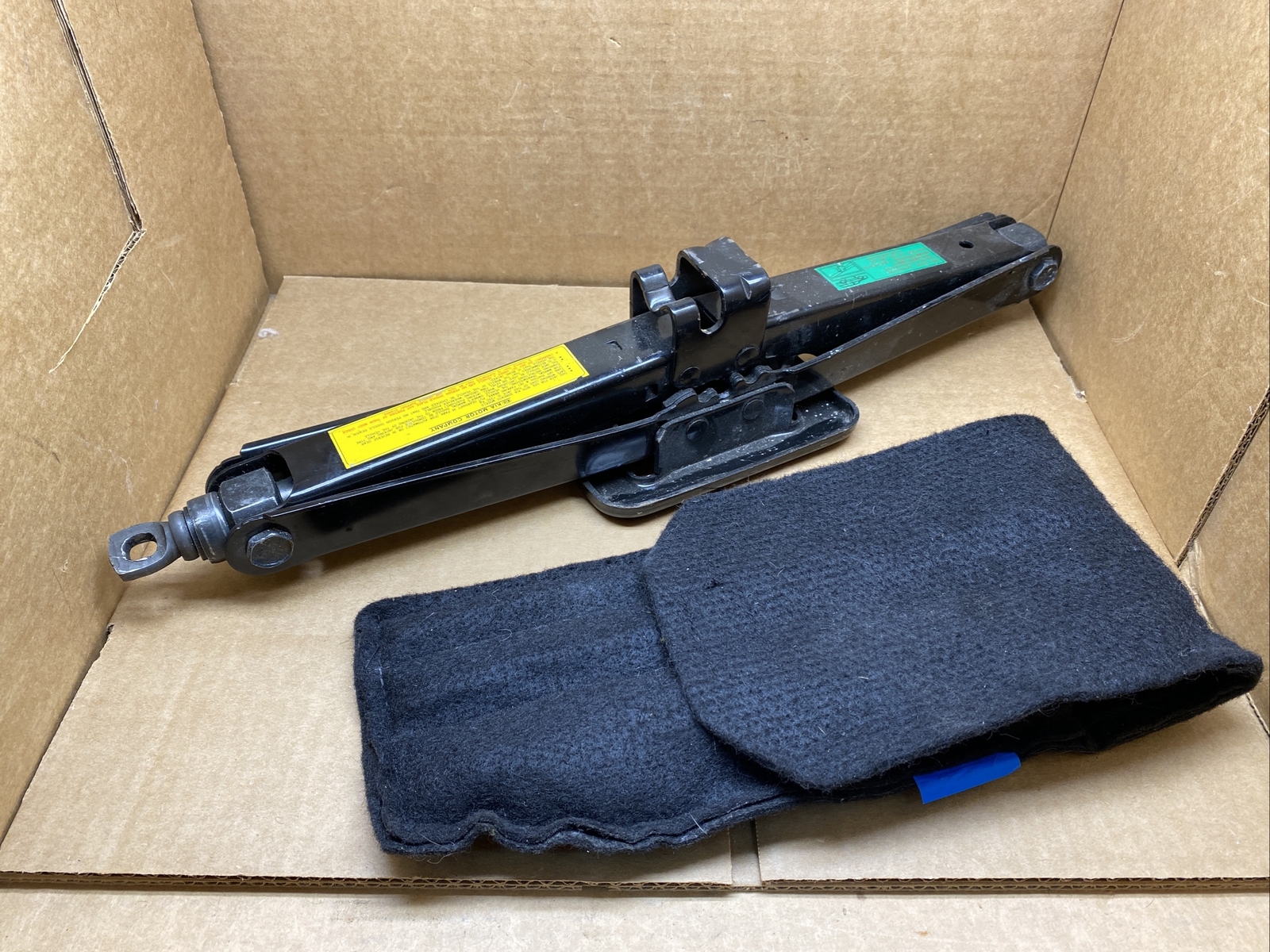 20112015 KIA SORENTO EMERGENCY SPARE TIRE SCISSOR JACK TOOLS SET KIT