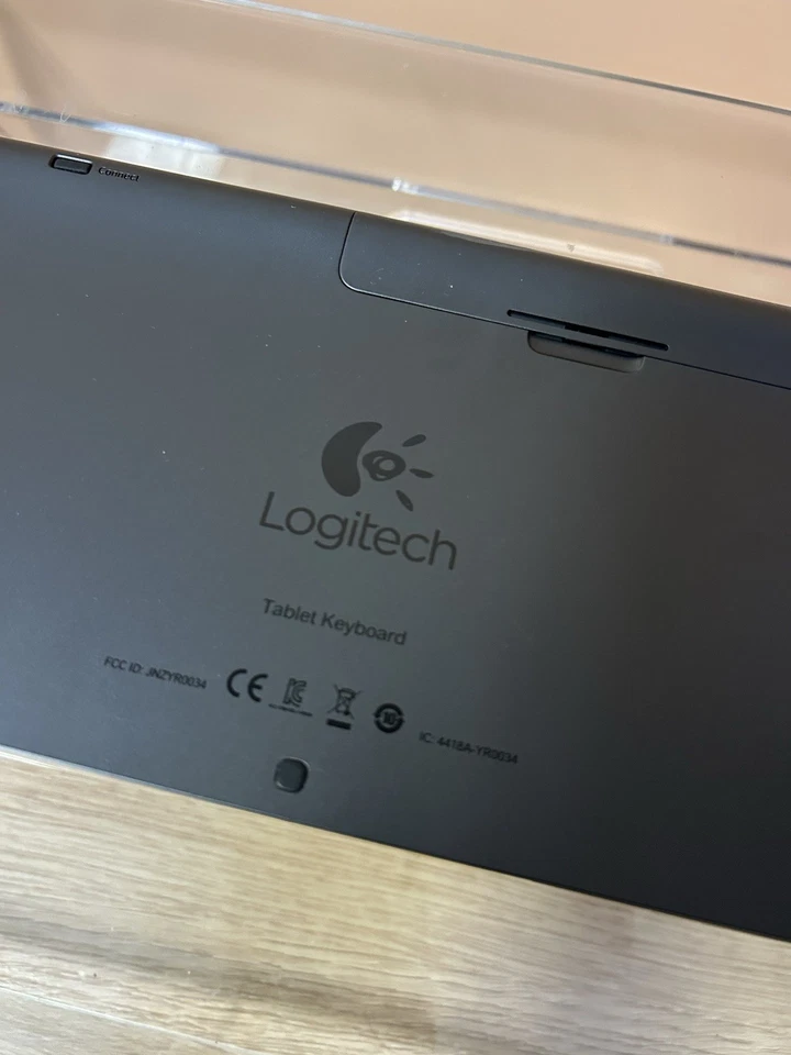 Logitech Tablet Keyboard for iPad YR0034 Bluetooth Wireless - Works w/Batteries - Image 3 of 3