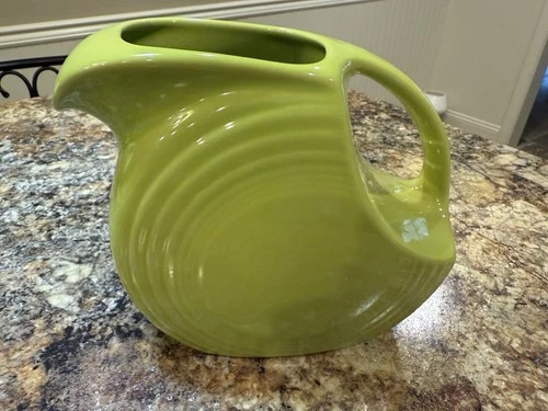 LARGE DISK PITCHER lemongrass FIESTA WARE FIESTA 67 OZ new