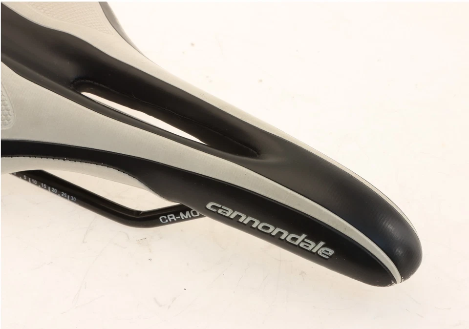 Sillín de carretera Cannondale Cr-Mo rieles 143 mm x 280 mm recorte negro/blanco usado Foto 2 de 4