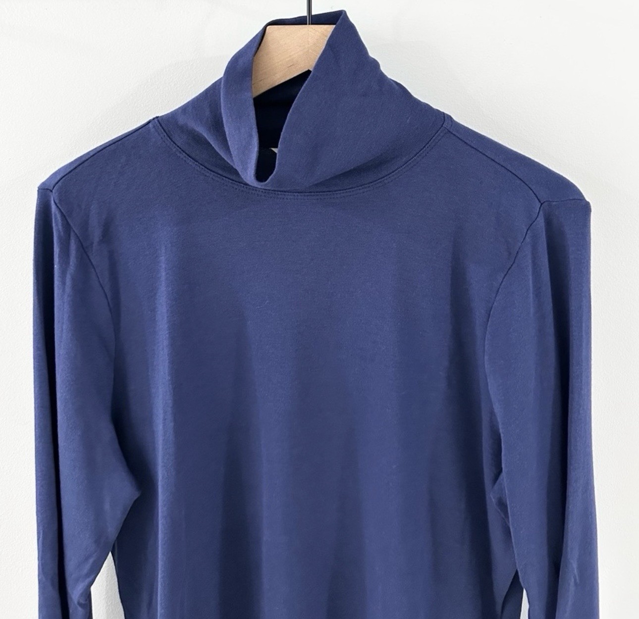 Vineyard Vines Women’s Simple Solid Turtleneck Bl… - image 3