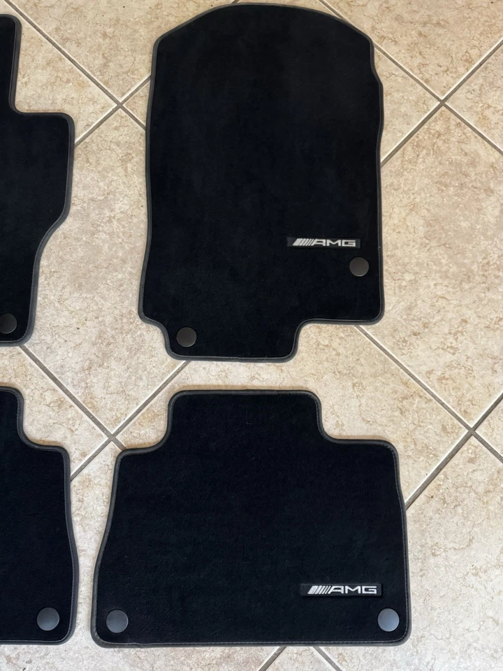 Juego de 4 alfombrillas Mercedes-Benz AMG A167 680 2008 9J74-A167 680 1908 9J74 Foto 3 de 4