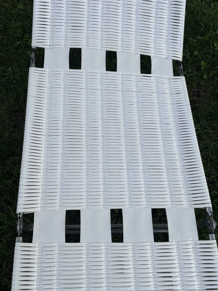 2 chaiselas de tubo de vinilo plegables Kurz de colección para salón de playa silla de césped utilería de película Foto 4 de 4
