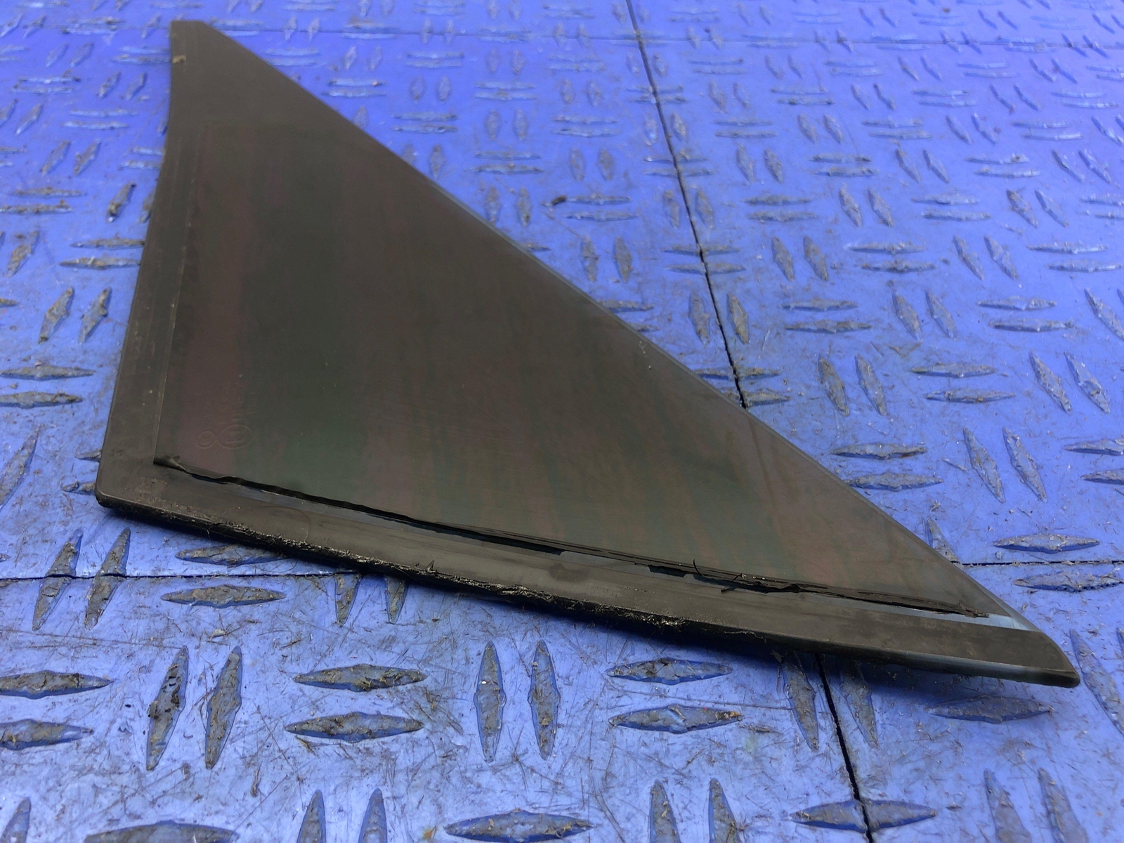 2006-2018 ASTON MARTIN VANTAGE V8 FRONT RIGHT DOOR WINDOW GLASS VENT OEM 2007