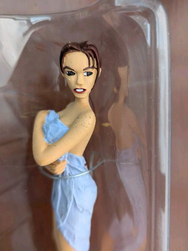 Lara Croft Figurine naked Towel bedsheet Tomb Raider sexy 28 Pareo Paradiso NEW - Picture 2 of 4