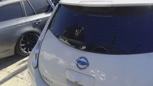 13 NISSAN LEAF maletero/tapa/portón trasero blanco qak Foto 3 de 4