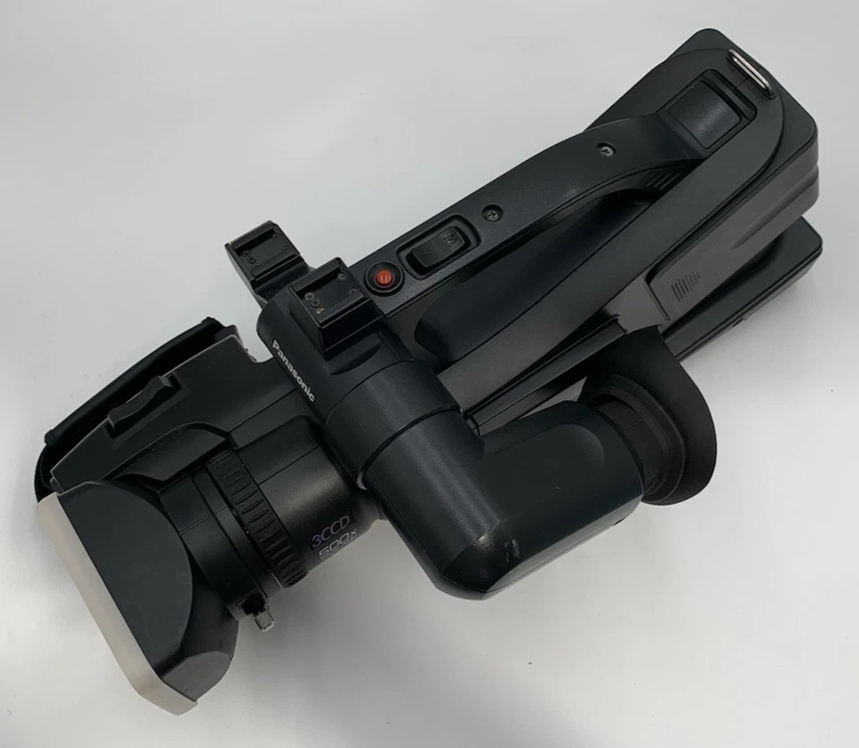 Videocámara Panasonic AG-DVC20P Mini DV 3CCD 500x Digital 10x Zoom Óptimo SOLO B Foto 2 de 4