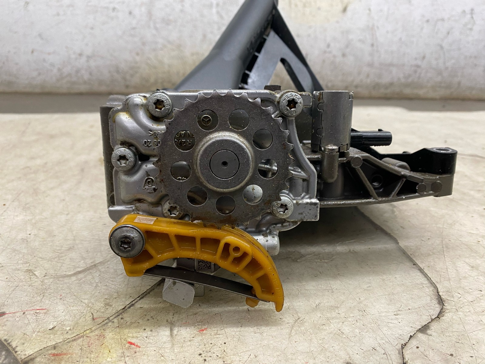 2020-2025 ASTON MARTIN DBX 4.0L OIL PUMP W/ BAFFLE PAN PICKUP TUBE 2781810620