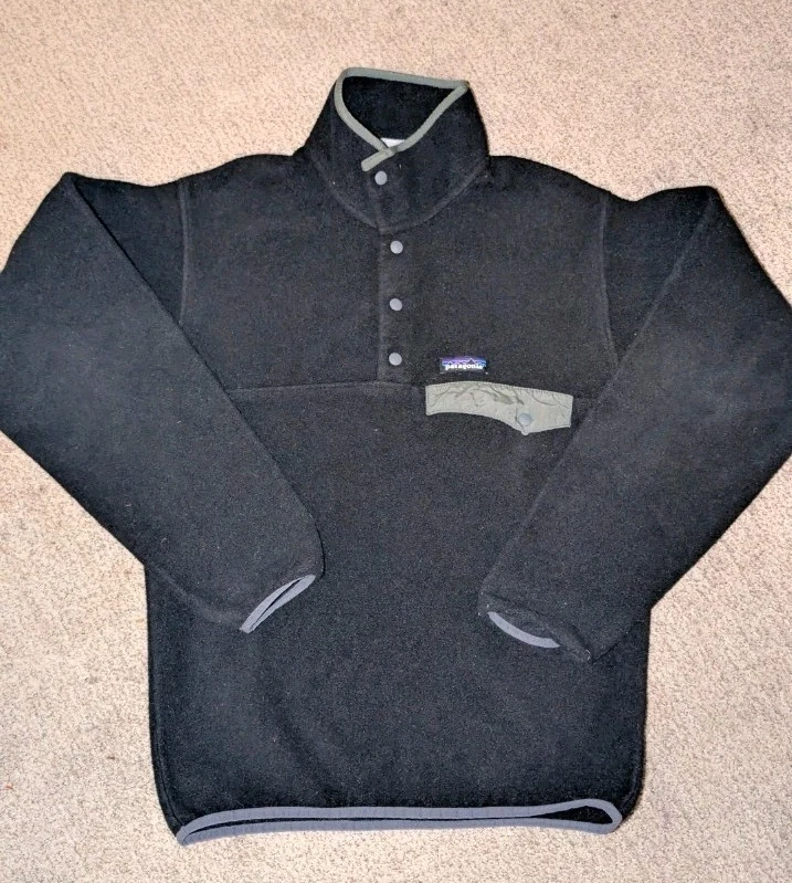 Patagonia Mens Extra Small (XS) Black/Gray Synchilla Snap T Fleece Pullover