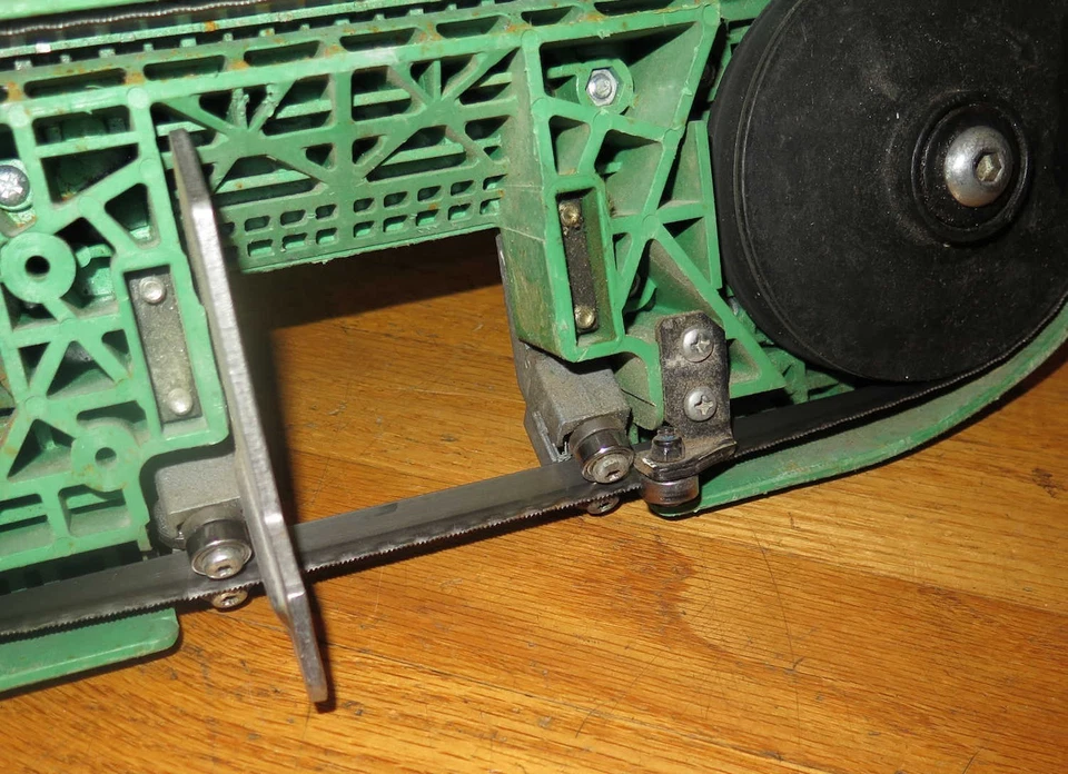 Беспроводная ленточная пила Stout STX-250 18 В с 2 аккумуляторами и зарядным устройством - Изображение 4 из 4