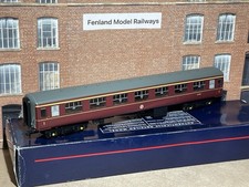 BACHMANN OO GAUGE - 39-332 - BR MK2 FK CORRIDOR FIRST MAROON COACH