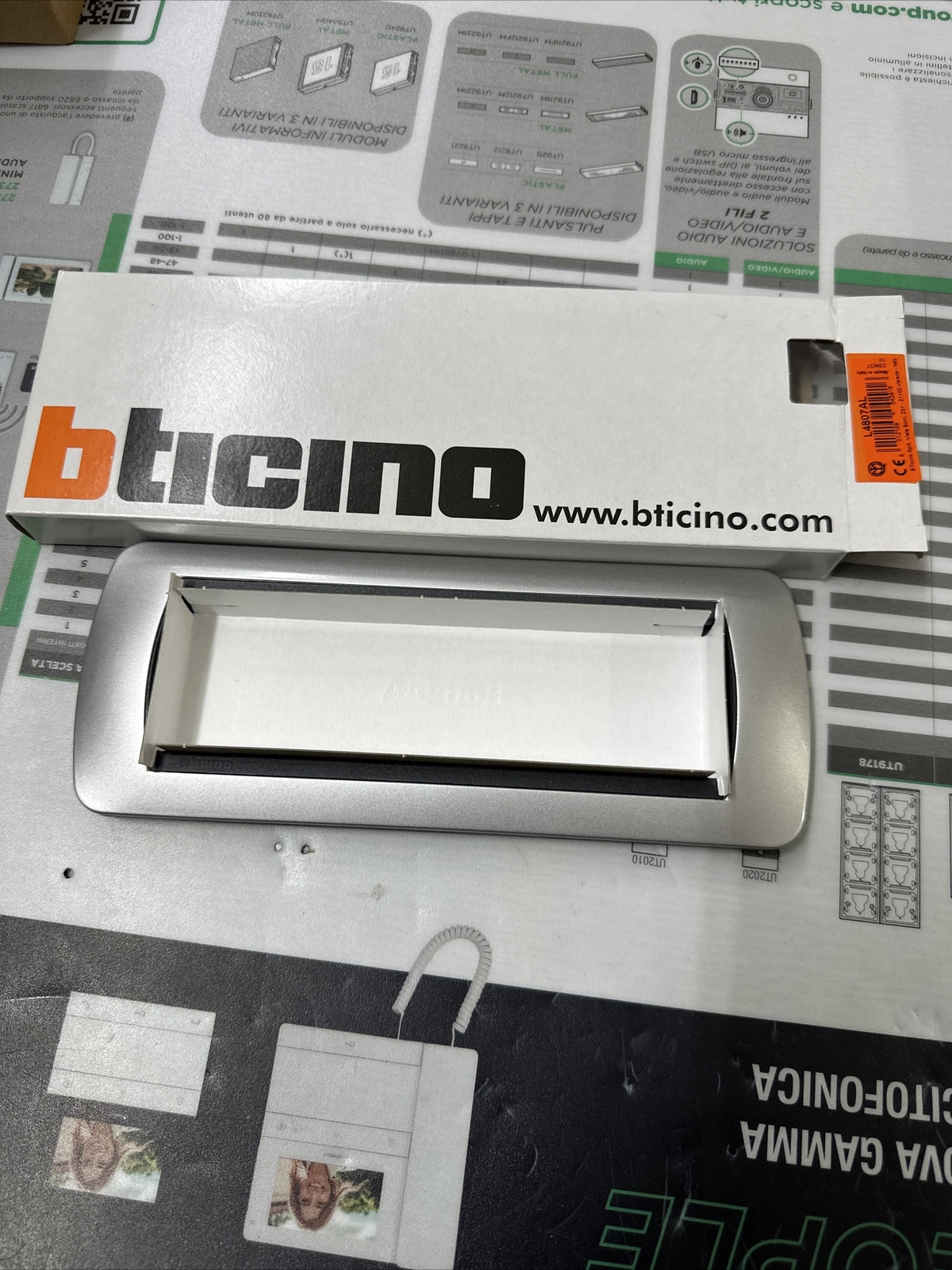 Bticino art L4807AL Living International placca 7 posti colore Alluminio