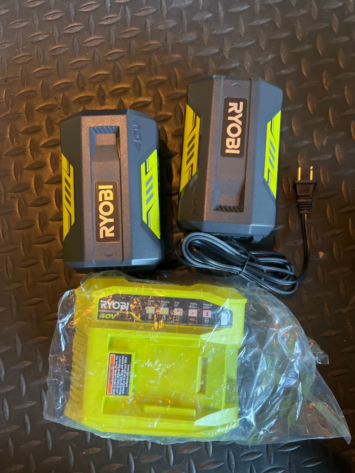 Ryobi 40V 600 CFM Brushless Leaf Blower/Vacuum/Mulcher w/ (2) 4.0 AH