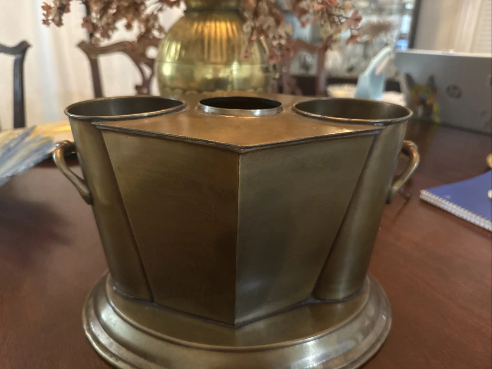 Enfriador de vino de latón. Tiene capacidad para 2 botellas/cubo de hielo Foto 4 de 4