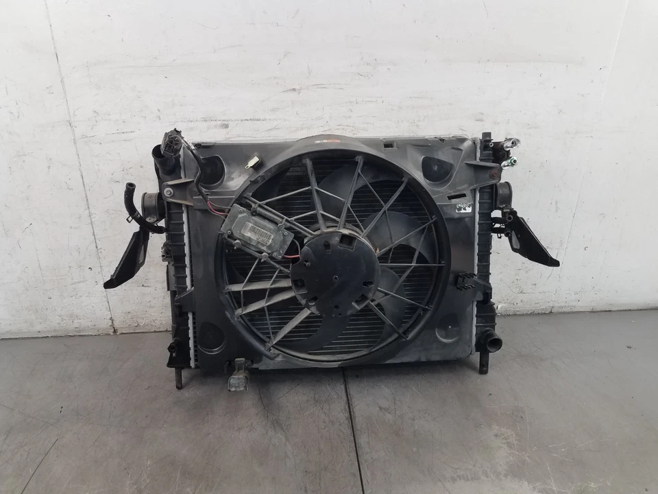 2003 03 04 Mercury Marauder Radiator / Fan / Condenser Assembly #5857 V1 - Image 2 of 4