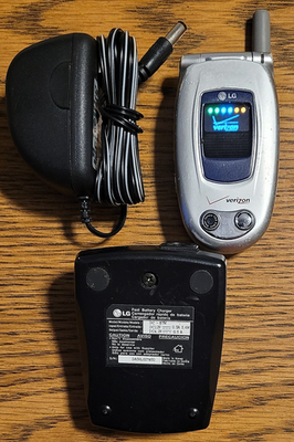 美品❣️非売品❣️充電器付き Vodafone LG Silicon 折りたたみ携帯 LG VX6000 - Silver and Blue ( Verizon ) Very Rare Cellular Flip