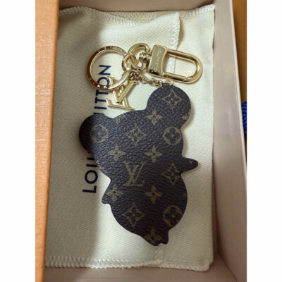 LOUIS VUITTON ブラック キーホルダー Louis Vuitton Murakami Super Flat Panda Keychain Bag Charm