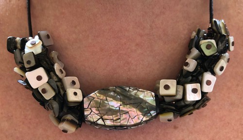Black Lip Shell Chip Beads 16".3 Strands - Picture 6 of 6
