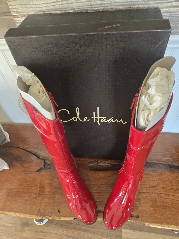 Botas impermeables Cole Haan Air Lizzie altas de charol rojo, talla 7,5, ancho B Foto 2 de 4