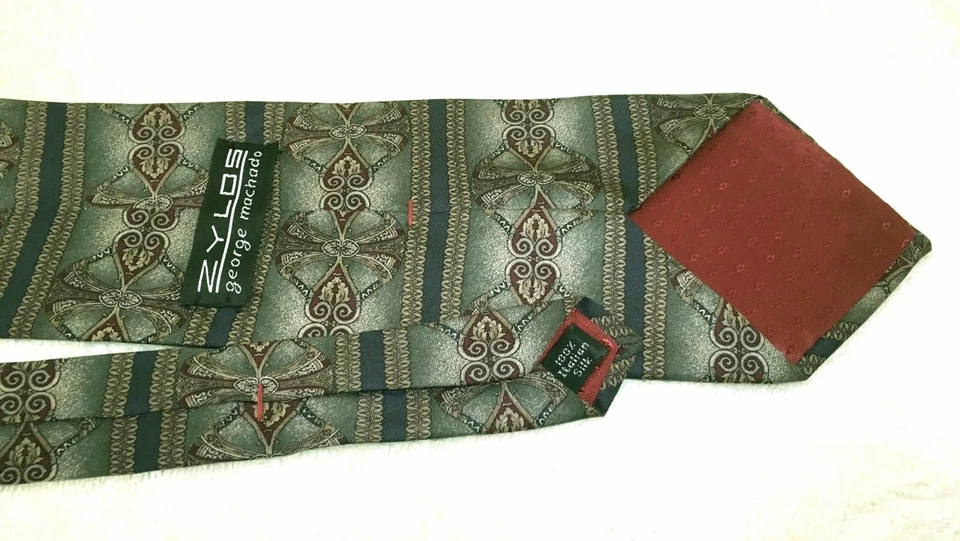 CORBATA HOMBRE GEORGE MACHADO VERDE OLIVA ROJO BORGOÑA 100% SEDA ITALIANA HECHA EN EE. UU. Foto 3 de 4