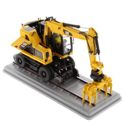 Diecast Masters 1/50 Cat M323F Railroad Wheeled Excavator Diecast Model 85661
