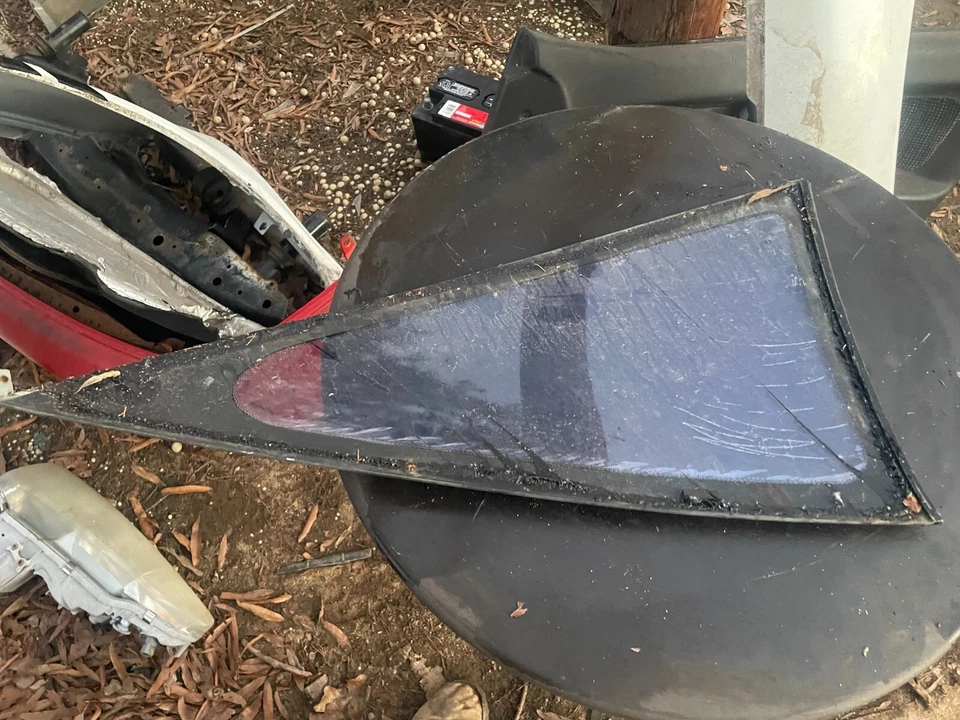 Лазерное стекло на четверть стекла со стороны пассажира под правую руку Eclipse Talon 90-94 - Изображение 2 из 2