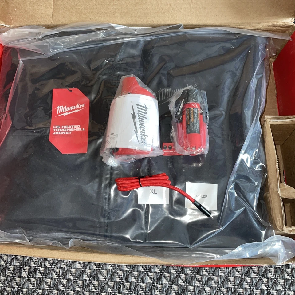 Chaqueta para hombre Milwaukee Tool M100b-21Xl M12 Heated Toughshell, negra, calienta 3 a Foto 4 de 4