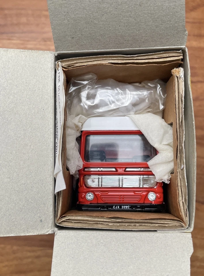 Corgi 21201 AEC Truck Set Mackintosh's - Photo 3/3