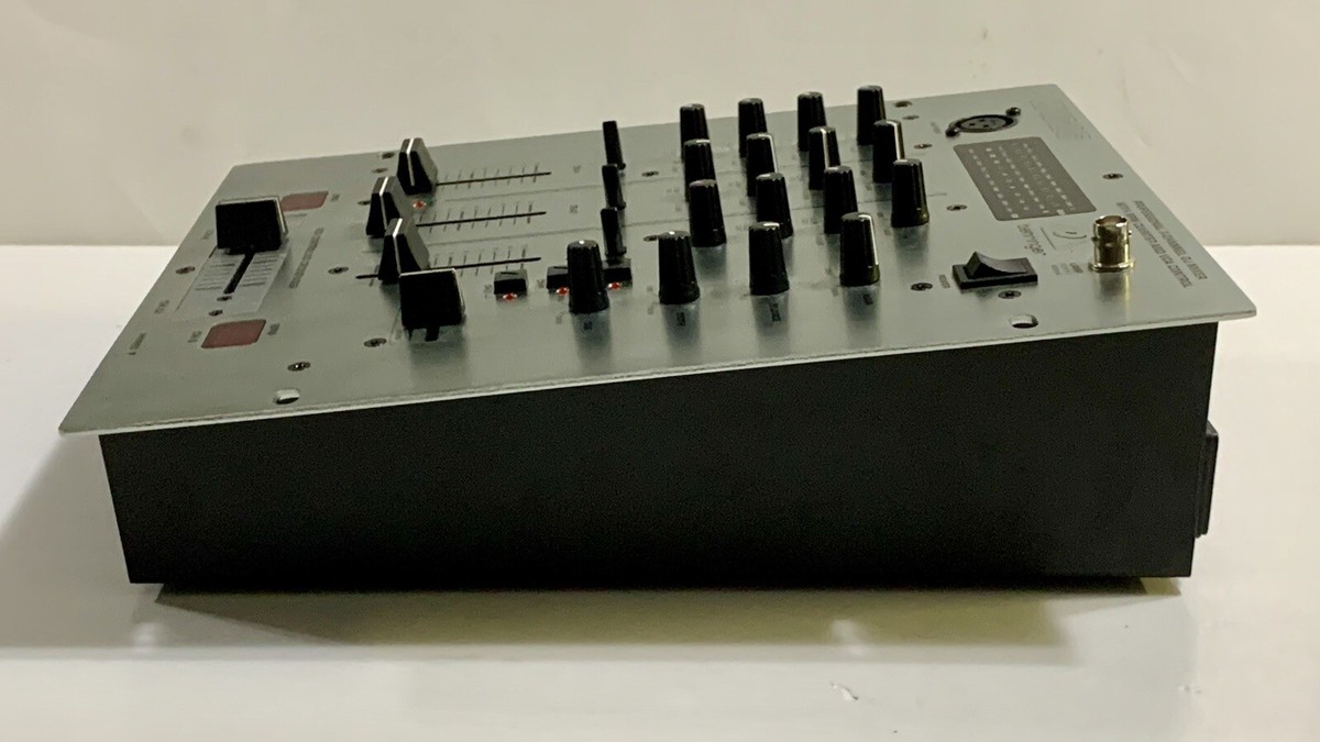 In-Box Behringer DX626 Professional 3 Channel DJ Mixer With