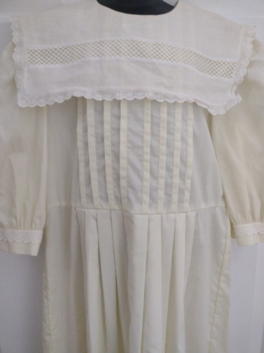 THE CHILDREN'S HOUR Girls Dress Vintage Eyelet Bib Front No Size Tag Large? - Picture 2 of 10