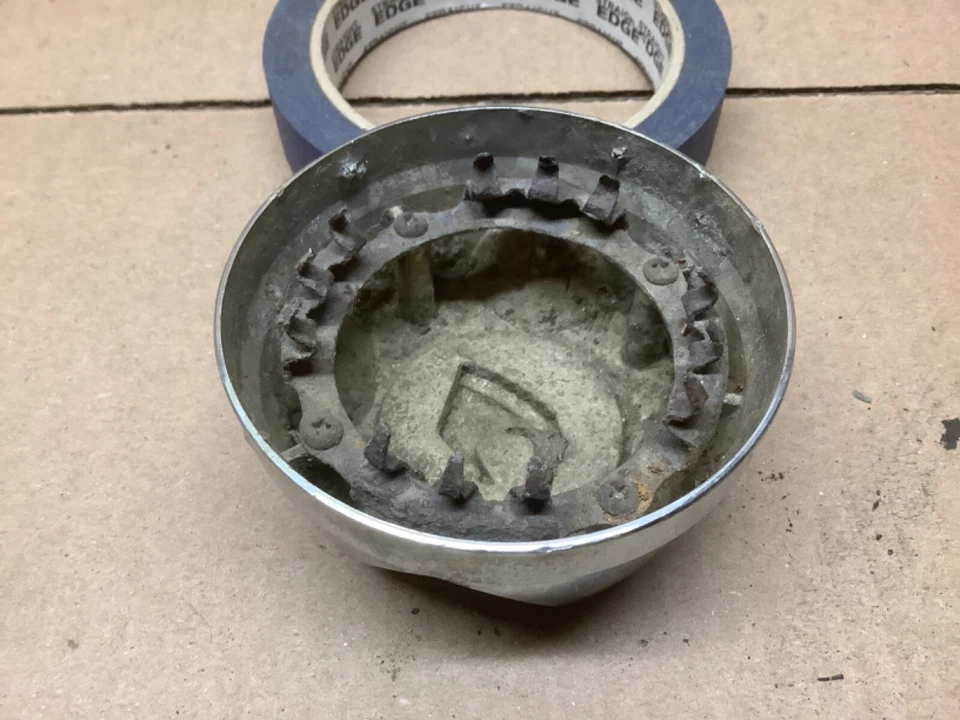 ONE 1974-1979 Dodge/Plymouth Colt Acero Rally Rueda Cromo Tapa Central USADA Y34 Foto 3 de 3