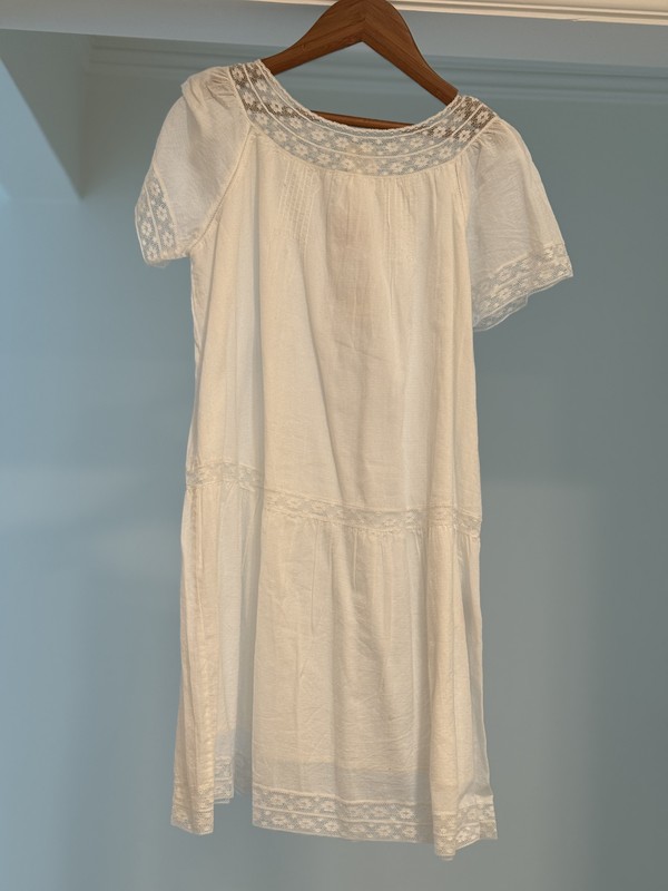 10 y old Bonpoint White lace fabric knee length summer dress Stunning!