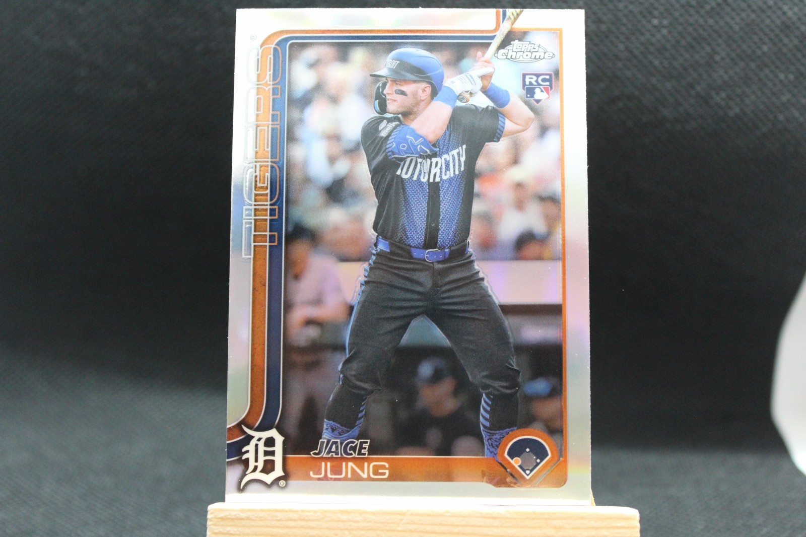 2025  Topps Chrome  Refractor Rookie Card / #225 Jace Jung