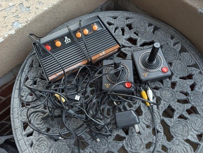 Atari Flashback 2 Black Plug&Play TV Game (PAL) 2 Controllers 