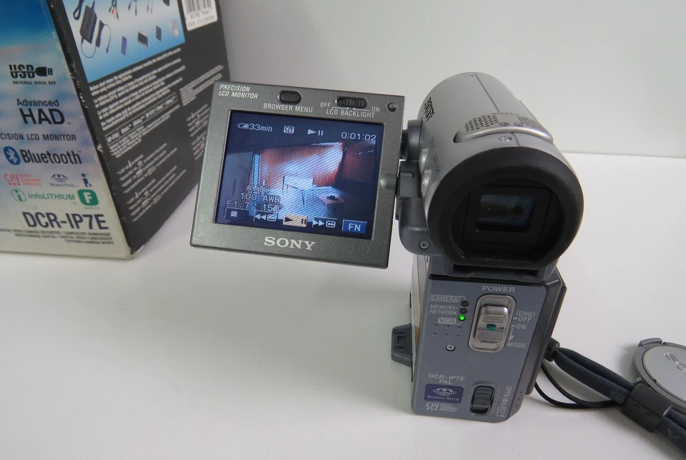 Sony Network Handycam IP - DCR-IP7E - Camcorder + 5 Bänder + 2 Akkus - Komplett - Bild 2 von 3