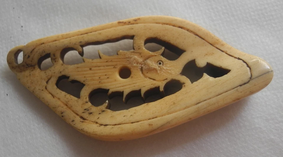 Antiguo pez Netsuke japonés trabajo abierto tallado a mano ¡Hermoso! Ojime de hueso Foto 4 de 4