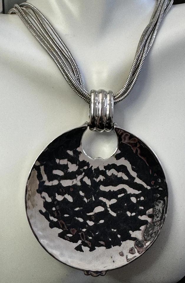 Collar Colgante Colección Chico's Ryan Estampado Pitón Tono Plata Corpcore Wild Foto 2 de 4